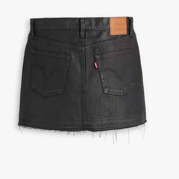 Levi’s Icon Skirt in Coated Black - Picture 8 of 8